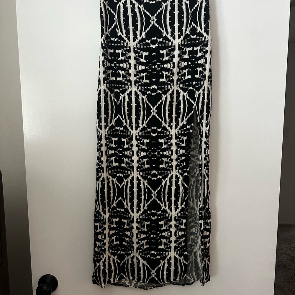 Express black and White Patterned Women's maxi Skirt with slit, size XS